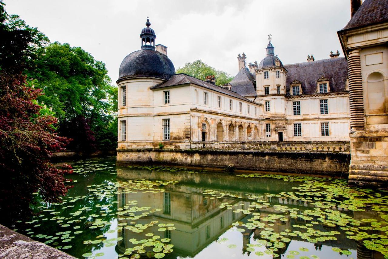 Aupres Du Chateau Tanlay Exterior foto